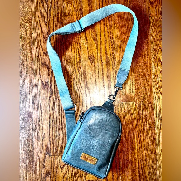 🩶🩶 NEW WRANGLER SLING BAG 🩶🩶 - Picture 5 of 8